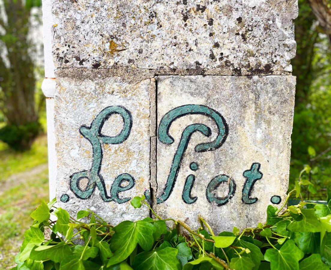 Petit Chateau Le Piot Bed & Breakfast Fleurance Bagian luar foto