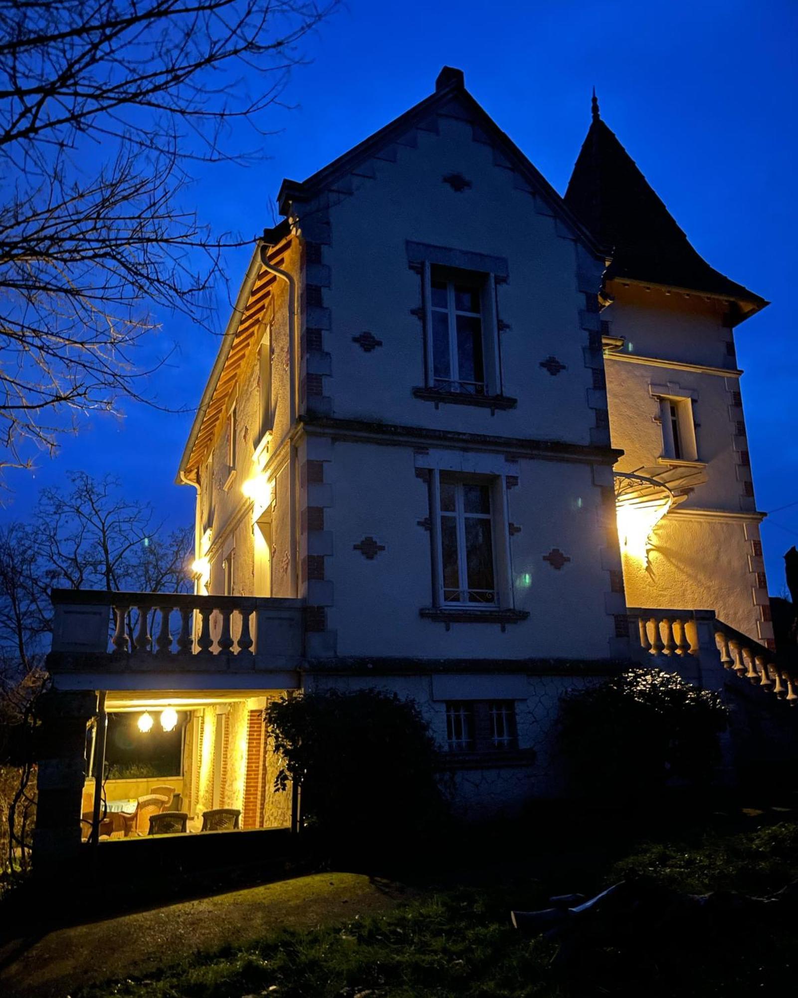 Petit Chateau Le Piot Bed & Breakfast Fleurance Bagian luar foto