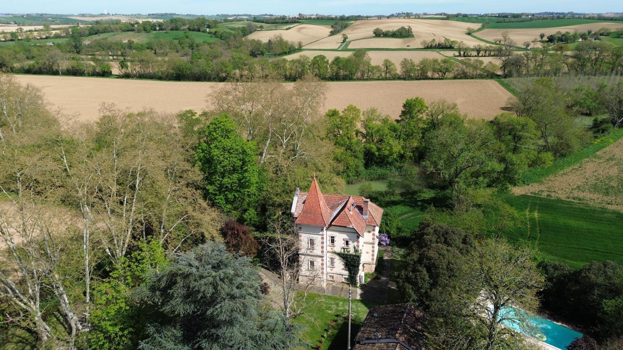 Petit Chateau Le Piot Bed & Breakfast Fleurance Bagian luar foto